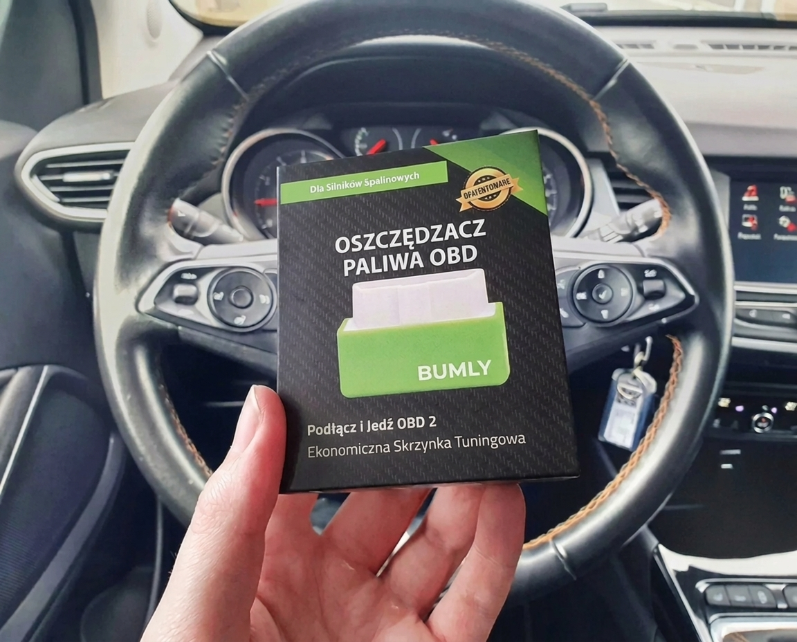 BUMLY podłączone do OBD2 — zielona dioda potwierdza kalibrację